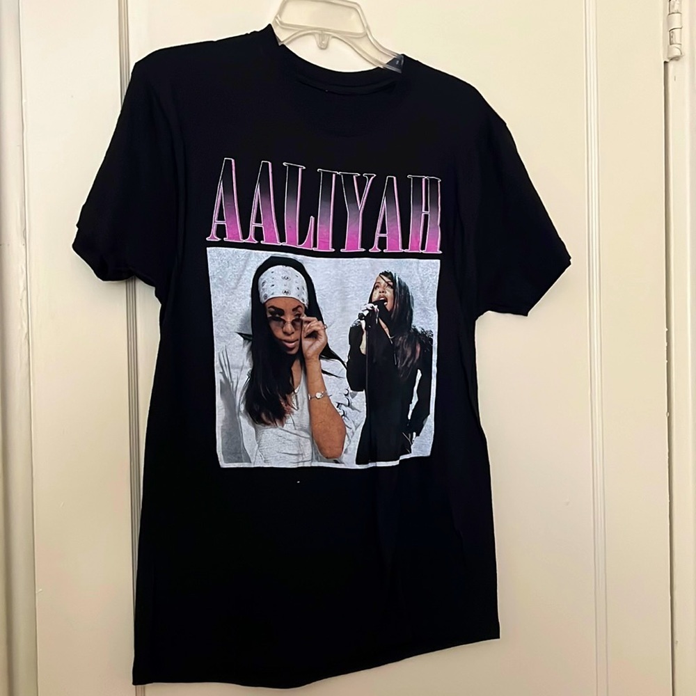 NWOT Aaliyah tee shirt size: M